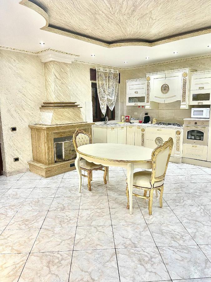 Gold Luxury Suite Home Roma Esterno foto